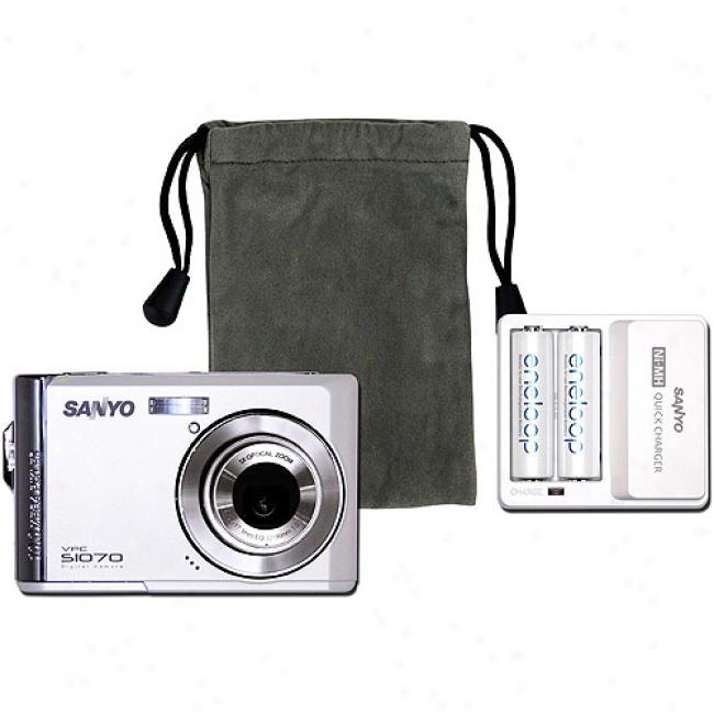 Sanyo Xacti Vpc-t1070 White 10 Mp Digtal Camera, 3x Optical Zoom & 2.4