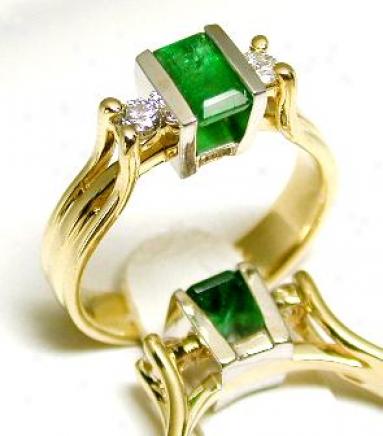 Two-tone Emeraid & Diamond 3 Stone Ring